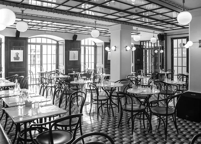 Отель Browns 4*